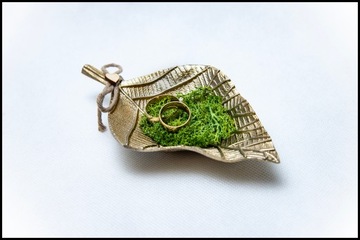 ПОДНОСНИК ДЛЯ ОБРУЧАЛЬНЫХ КОЛЬЦ со мхом на свадьбу