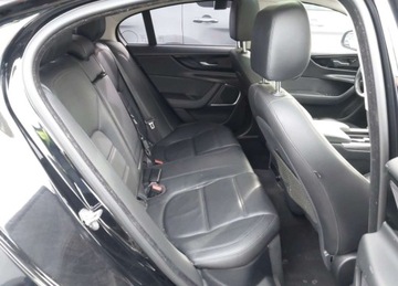 Jaguar XE Sedan Facelifting 2.0 i4P 250KM 2020 Jaguar XE JAGUAR XE S RWD AUTOMATIC 2.0 Benzyna 250KM, zdjęcie 9