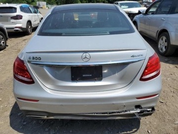 Mercedes Klasa E W213 2019 Mercedes-Benz Klasa E 2019 Mercedes-Benz E-Class E 300 4MATIC Sedan 2.0, zdjęcie 5