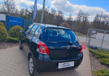 Toyota Yaris II Hatchback 5d 1.0 VVT-i 69KM 2010 Toyota Yaris ZADBANA Brak Korozji Klima Elektryka Gwarancja Benzyna, zdjęcie 3