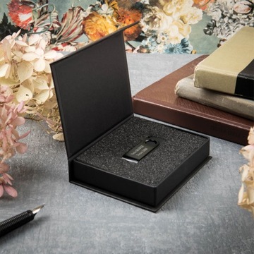 Флешка Twister 32 ГБ USB 2.0 + магнитная коробка + Ваш гравер Ваш ЛОГОТИП