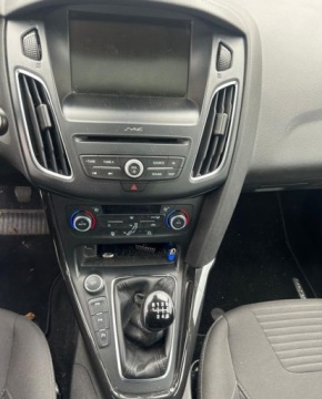Ford Focus III Sedan Facelifting 1.0 EcoBoost 125KM 2016 Ford Focus Benzynkaserwisbogata wersjaprosto z Niemiec Benzyna 125KM, zdjęcie 6