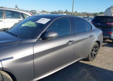 Alfa Romeo Giulia II 2023 Alfa Romeo Giulia ALFA ROMEO GIULIA TI AWD 2.0 Benzyna 284KM, zdjęcie 4