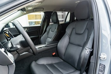 Volvo V60 II  Kombi Facelifting 2.0 B4 197KM 2023 Volvo V60 B4 D Plus Dark 197KM FV23%, zdjęcie 7