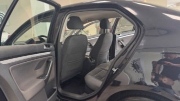 Volkswagen Jetta V 1.9 TDI 105KM 2008 Volkswagen Jetta Po wymianie rozrzadu 1.9 Diesel 105KM, zdjęcie 29