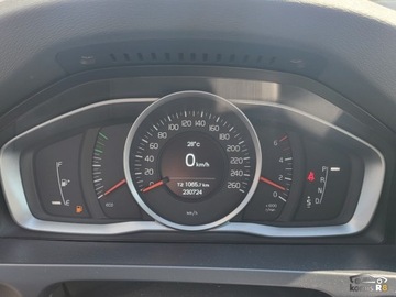 Volvo V60 I Kombi Facelifting 1.6 D2 115KM 2013 Volvo V60 115KM 2013r 230TysKm Automat Oleje Filtry Rozrzad Olej w skrzyni, zdjęcie 17