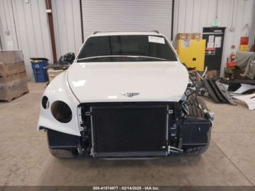 Bentley Bentayga 2022 Bentley Bentayga 2022 BENTLEY BENTAYGA SV8 4.0 Benzyna 542KM, zdjęcie 15