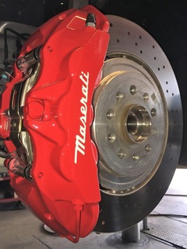 Наклейка Maserati на передний тормозной суппорт