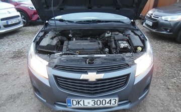 Chevrolet Cruze Sedan 1.8 16V DOHC 141KM 2013 Chevrolet Cruze 2013r, Salonowy, 1.8 BenzynaLPG. Lekko uszkodzony prawy ty, zdjęcie 4