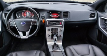 Volvo V60 I Kombi Facelifting 2.0 D4 DRIVE-E 190KM 2016 Volvo V60 2.0D 190 kM Klima Grzana Kanapa Skora Navi Bluetooth Xenon GWARA, zdjęcie 4