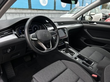 Volkswagen Passat B8 Variant Facelifting 2.0 TDI SCR 150KM 2023 Volkswagen Passat |Podgrzewana Kierownica| Masaż|, zdjęcie 8