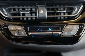 Toyota C-HR I Crossover Facelifting 1.8 Hybrid 122KM 2022 Toyota C-HR 1.8 Hybrid Style 1.8 Hybryda 122KM, zdjęcie 35