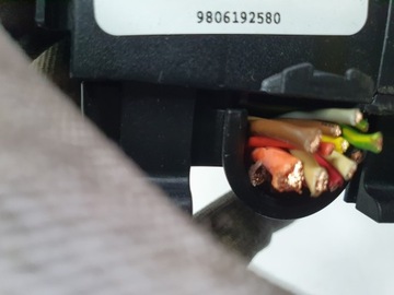 Moduł skrzynka bezpieczników Peugeot 9806192580