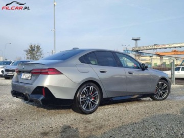 BMW Seria 5 G90-91 2023 BMW Seria 5 M PAKIET PRO GWARANCJA Kamery 360 Zarejestrowany Mozliwa zamia, zdjęcie 35