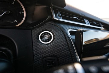 Land Rover Range Rover Velar SUV 2.0 204KM 2021 Od ręki - Land Rover Range Rover Velar 2.0 D200 mHEV Suv 204KM 2021, zdjęcie 17