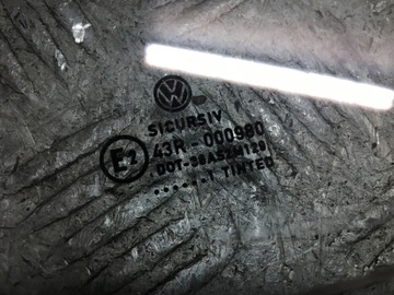 BORA SKLO (OKNO) TROJŮHELNÍK PRAVÝ ZADNÍ SEDAN