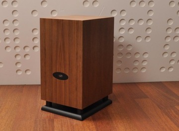 CHARIO SYNTAR 501 АКТИВНЫЙ САБВУФЕР ОРЕХ