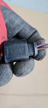 A4 B8 A5 ZÁSTRČKA KLAKSON SIGNÁLU 4D0971992
