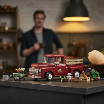 КОЛЛЕКЦИОННАЯ МОДЕЛЬ АВТОМОБИЛЯ LEGO CREATOR EXPERT 1950-Х ГОДОВ В ПОДАРОК