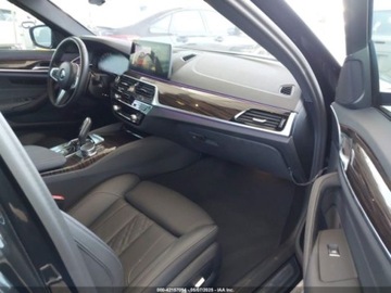 BMW Seria 5 G90-91 2023 BMW Seria 5 540 I 2023 3.0l 3.0 Benzyna 335KM, zdjęcie 9