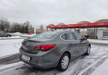 Opel Astra J Sedan 1.4 Turbo ECOTEC 140KM 2019 Opel Astra Opel Astra 1.4 Benzyna 140KM, zdjęcie 5
