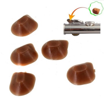 Набор аксессуаров для крупногабаритных деревянных духовых инструментов.