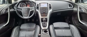 Opel Astra J Hatchback 5d 1.6 Turbo ECOTEC 180KM 2009 Opel Astra Opel Astra 1.6 Turbo Cosmo 1.6 Benzyna 180KM, zdjęcie 11