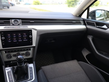 Volkswagen Passat B8 Variant 1.8 TSI BlueMotion Technology 180KM 2017 VW Passat 1.8 TSI, Salon Polska, Serwis ASO, Navi, zdjęcie 7