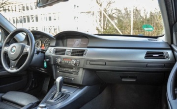 BMW Seria 3 E90-91-92-93 Limuzyna E90 325i 218KM 2008 BMW Seria 3 2,5 (218KM) Automat Bezwypadkowa Skory Sportsitze iDrive 2.5, zdjęcie 10