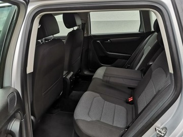 Volkswagen Passat B7 Variant 2.0 TDI CR DPF BlueMotion 140KM 2011 Volkswagen Passat 2.0 TDI 140KM Klimatronic, zdjęcie 18