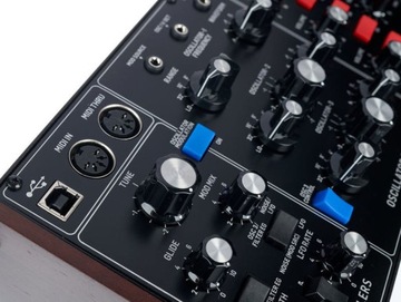Аналоговый синтезатор Behringer MODEL D