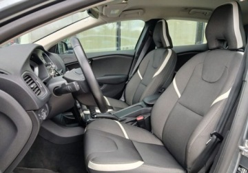 Volvo V40 II Hatchback Facelifting 1.5 T3 152KM 2019 Volvo V40 V40 Drive-E Dynamic Edition Vat Marza Salon PL 1 wl., zdjęcie 5