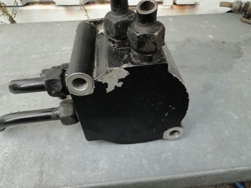 ROZDZIELACZ ELEKTROZAWÓR OSI SKRĘTNEJ VOLVO