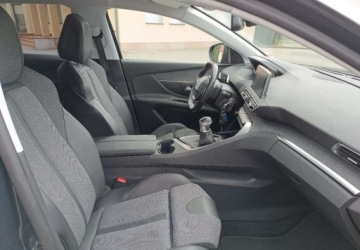 Peugeot 3008 II Crossover 1.2 PureTech 130KM 2017 Peugeot 3008 Bezwypadkowy - serwis - wersja Allure 1.2 Benzyna 131KM, zdjęcie 13