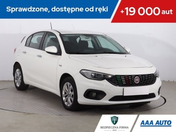 Fiat Tipo II Hatchback 1.6 MultiJet 120KM 2017 Fiat Tipo 1.6 MultiJet, Automat, Navi, Klima
