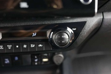 Toyota Hilux VIII Podwójna kabina Facelifting 2.8 D-4D 204KM 2023 Toyota Hilux 2.8 D-4D Double Cab Invincible 4x4 aut 2.8 Diesel 204KM, zdjęcie 29