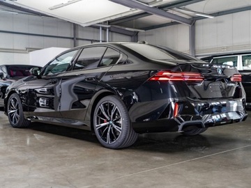 BMW Seria 5 G90-91 Touring 2.0 520d 197KM 2025 BMW Seria 5 520d xDrive Sport Sedan 2.0 (197KM) 2025, zdjęcie 2