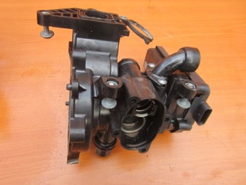 VW 1.8 2.0 TSI TFSI OBUDOWA TERMOSTATU 06L121111H 06L121111J 06L121111M