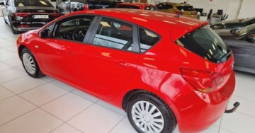 Opel Astra J Hatchback 5d 1.6 Twinport ECOTEC 115KM 2009 Opel Astra 5d 1.6 Twinport ECOTEC 115KM 1.6 Benzyna 116KM, zdjęcie 12