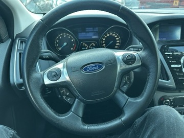 Ford Focus III Hatchback 5d 1.0 EcoBoost 125KM 2012 Ford Focus Bogate wyposażenie 2012, zdjęcie 13