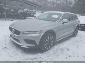 Volvo V60 II  2023 Volvo V60 Cross Country B5 Ultimate 2023 2.0l 2.0 Benzyna 247KM, zdjęcie 1