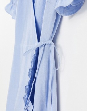 Niebieska lniana sukienka midi z falbaną defekt L