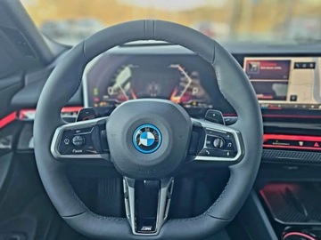 BMW Seria 5 G90-91 Sedan Plug-In 3.0 50e 489KM 2025 BMW Seria 5 550e xDrive Sport Sedan 3.0 (489KM) 2025, zdjęcie 9