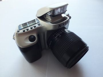Nikon F 50 + Nikon AF Nikkor 35-80 мм 1:4-5.6D - рабочий