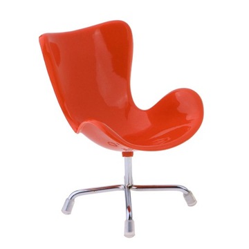 Офисное кресло в современном стиле. Пластиковый вращающийся стул для гостиной