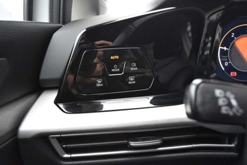 Volkswagen Golf VIII Variant 2.0 TDI 150KM 2022 Volkswagen Golf SalonPL TDI 150KM DSG Variant Pakiety SideAssist Czujniki, zdjęcie 26
