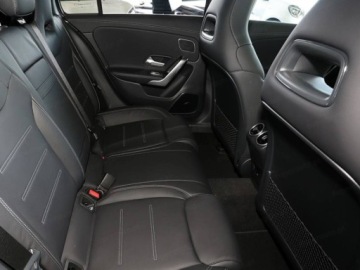 Mercedes Klasa A W177/V177 Hatchback Facelifting 1.3 200 163KM 2024 MERCEDES-BENZ A Klasa 200 AMG Line 1.3 (163KM) 2024, zdjęcie 11