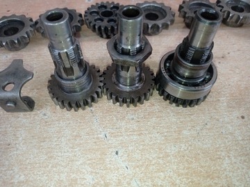 ДЕТАЛИ ДВИГАТЕЛЯ - ТРАНСМИССИЯ - JAWA 50 - ROMET OGAR 200