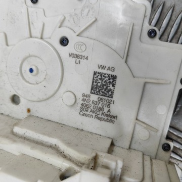 PORSCHE TAYCAN 9J1 2021 PRAVÁ STRANA ZÁMEK DVEŘE PŘEDNÍCH