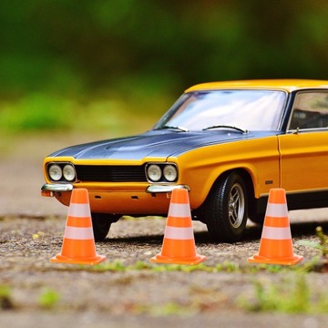 DZIECIĘCE SZYSZKI AKTYWNE REZYGNATY EMBLEMATY DROGOWE 40 SZT